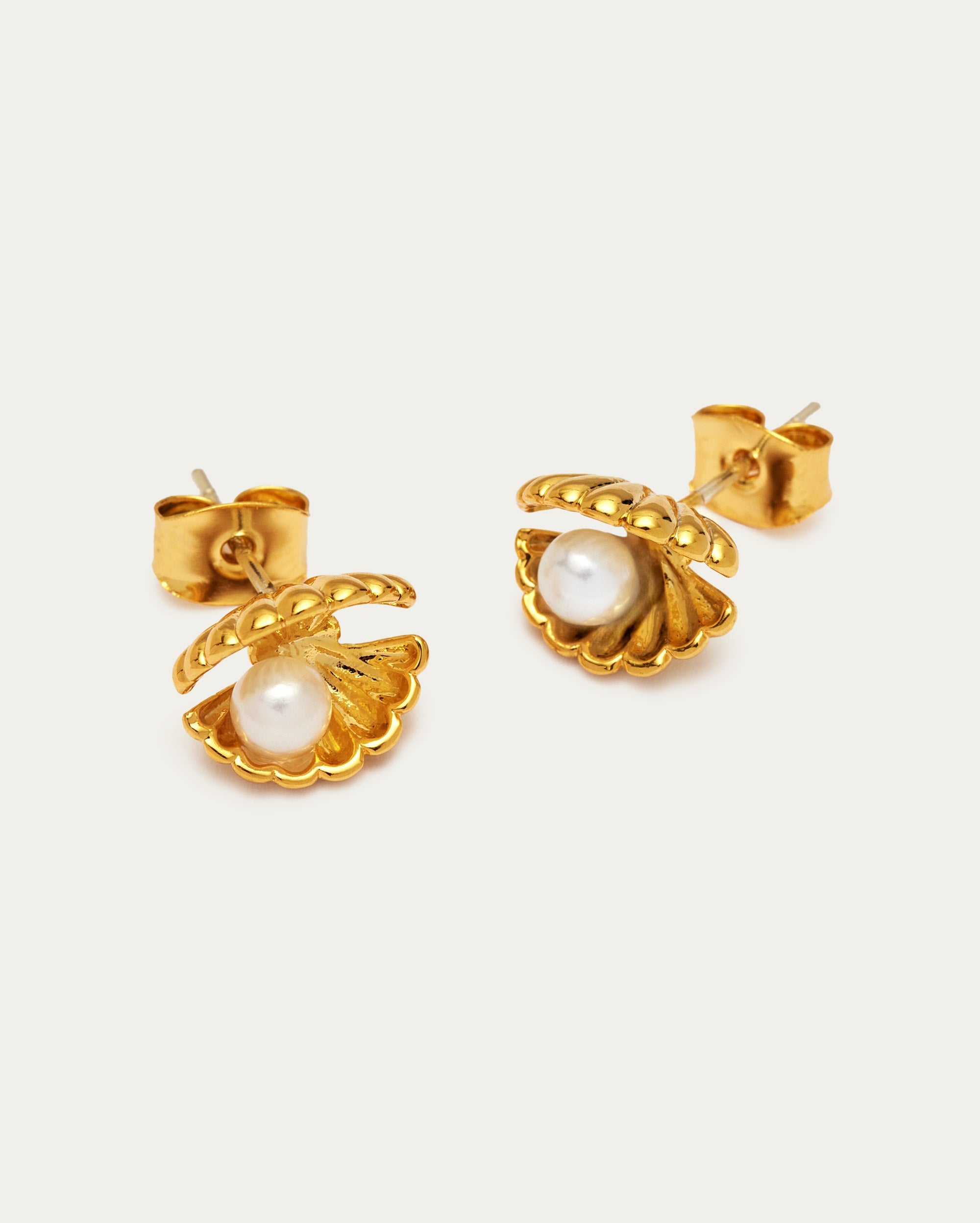 Mini Clam With Pearl Stud Earrings