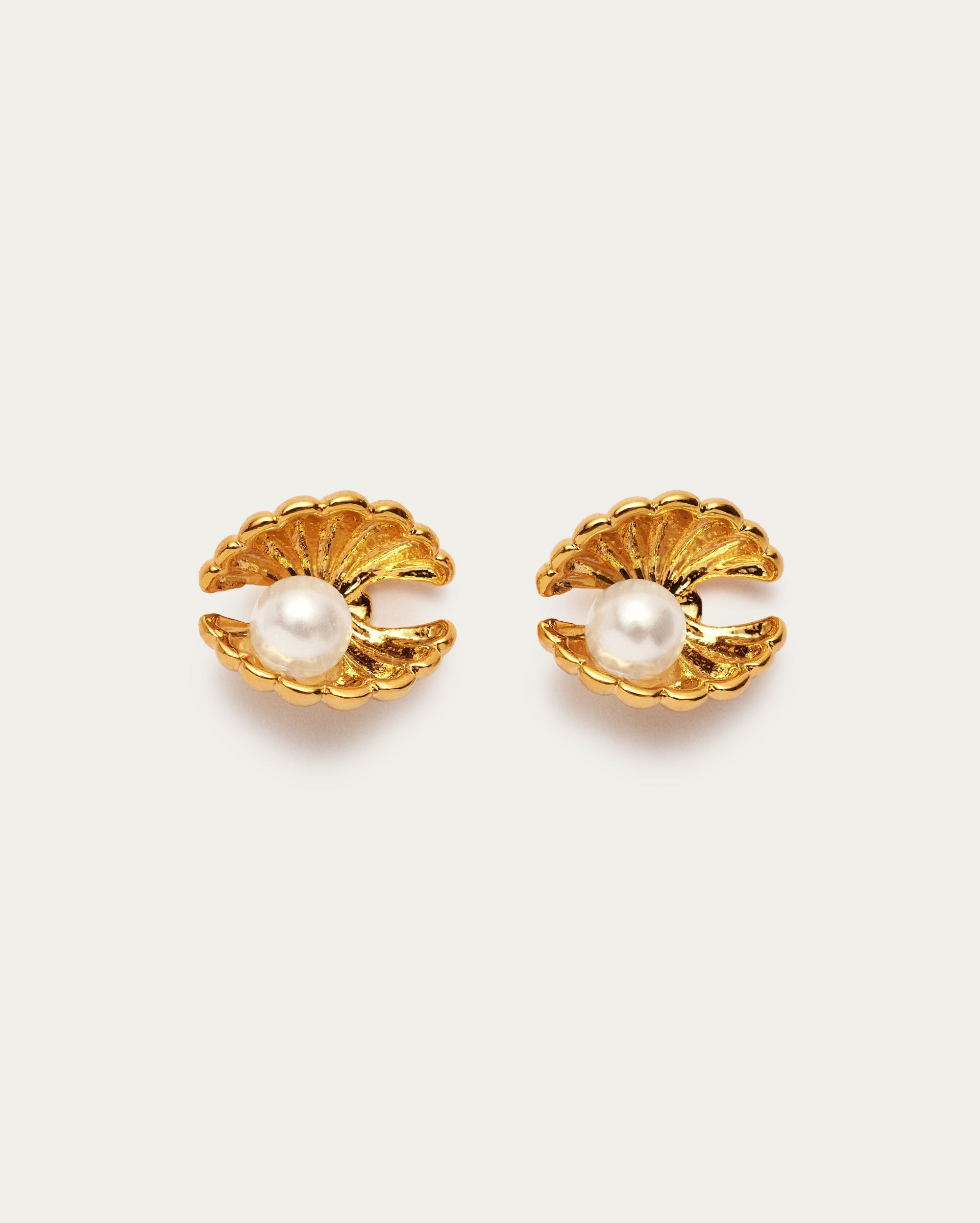Mini Clam With Pearl Stud Earrings